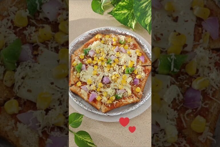 Forget Dominos & make this @10 mins|Perfect pizza#recipe#viral#trending#shortsfeed#shorts#ytshorts😍