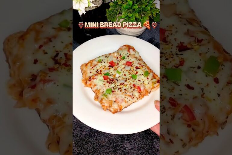 Bread Pizza Recipe 🍕🍞 #Shorts #breadpizza #pizza #snacks