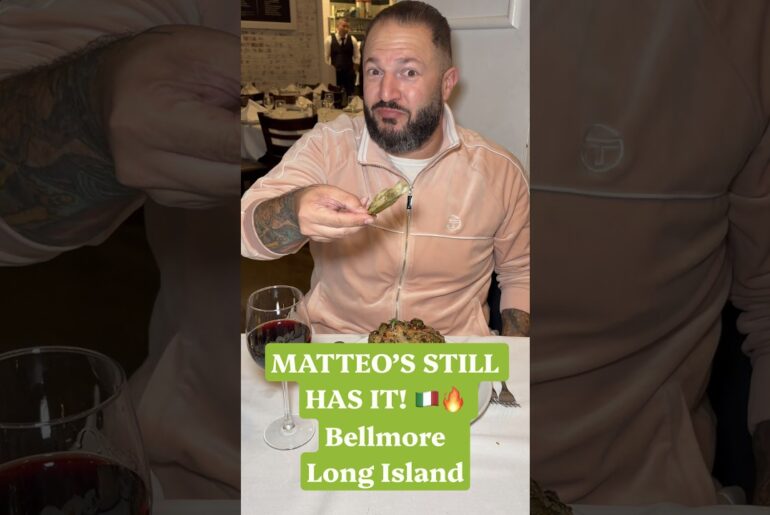 Matteo’s in Bellmore STILL delivers! 🇮🇹🔥 Classic Italian food and HUGE portions! #Shorts