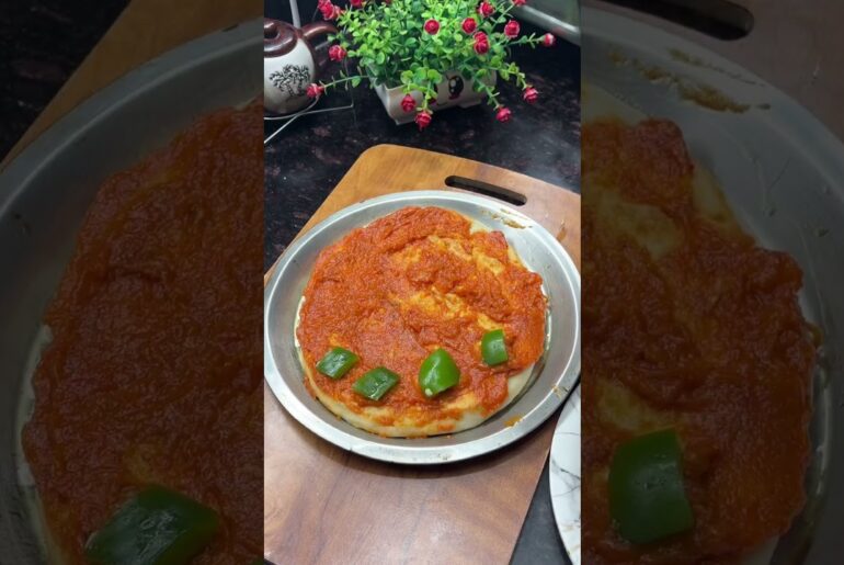 Itna easy pizza apne kbhi nhi bnaya hoga #shorts #viral