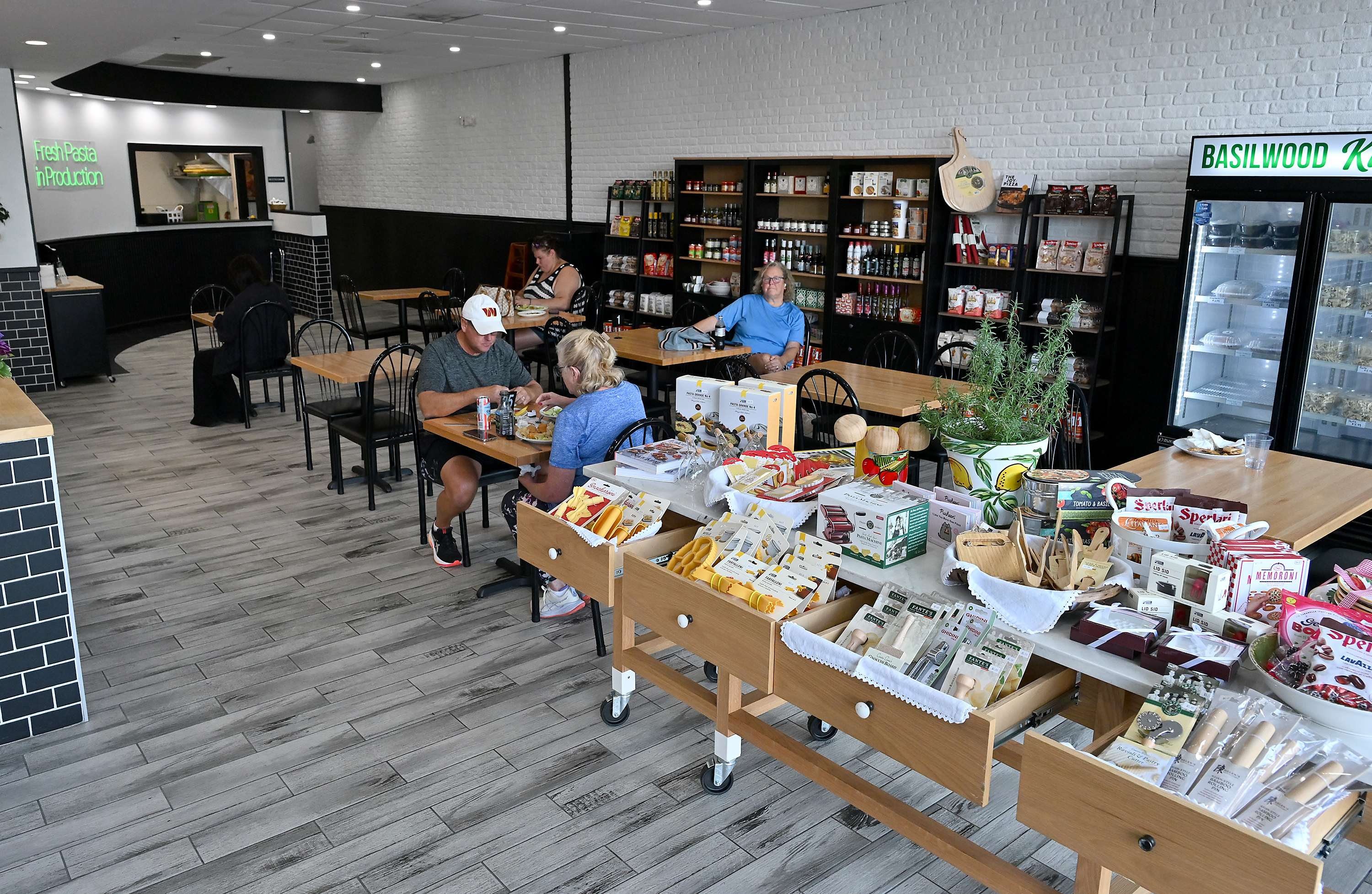 Basilwood Kitchen, a locally owned Italian restaurant and market specializing in fresh-made pasta and other foods, recently opened in Edgewater. (Paul W. Gillespie/Staff photo)